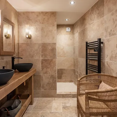 Chalet Le Cellier & *
